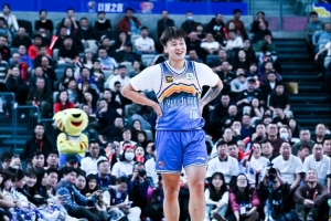 华体会app下载-媒体人：赵睿如果和周琦联手 保持健康 绝对是总冠军的有力争夺者