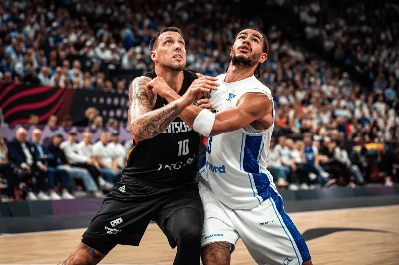 泰斯全场出战15分钟，4中3得到6分3板2助攻1抢断4盖帽